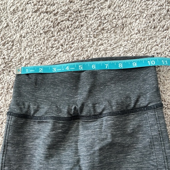 Lululemon Grey Compression Wunder Under Leggings - Picture 7 of 11